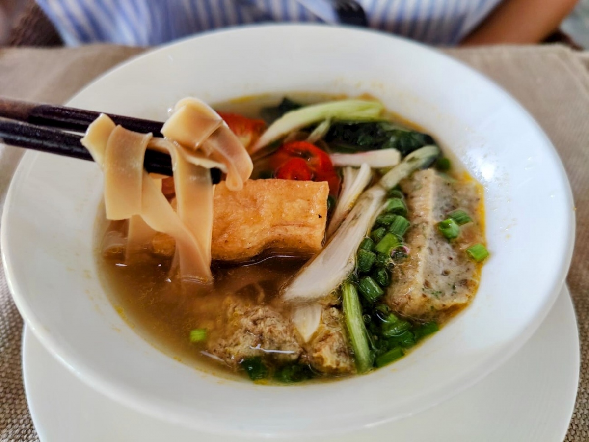 Hai Phong dish rated as world’s best red noodle soup with crab